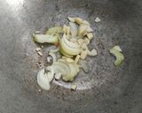Foto langkah ke 3 dari resep Tumis Brokoli Sawi Putih.