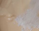 Foto langkah ke 3 dari resep Cupcake Vanilla Tanpa Emulsifier.