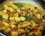 A picture of step 5 of Batata poha.