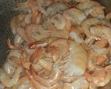 Foto langkah ke 2 dari resep Sosis Udang masak Asam Manis.