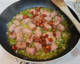 Foto del paso 3 de la receta: Arroz con salchichas