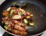 Foto langkah ke 6 dari resep Cumi Asin Pete.