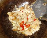 Foto langkah ke 2 dari resep Nasi goreng kornet mewah.
