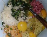 Foto langkah ke 2 dari resep Omelet Mie n Sosis Or Noodle n Sausage Omelette.