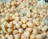 Foto del paso 2 de la receta: Garbanzos con cebolla