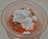 Foto langkah ke 2 dari resep Bakwan Wortel Kulit Semangka.