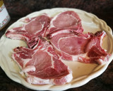 Foto del paso 1 de la receta: Chuleta de cerdo en salsa al limón