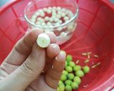 Hình bước làm 2 của món Chè hạt sen tươi nha đam