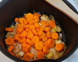 Foto del paso 3 de la receta: Solomillo de cerdo en salsa de puerros, champiñones y zanahorias