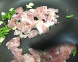 รูปขั้นตอนการทำที่ 2 ของ ข้าว กะเพราไก่ไข่ดาว