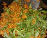 Foto langkah ke 4 dari resep Tumis Oncom Kemangi Pedas.