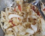 Foto langkah ke 5 dari resep Tumis kubis telur tomat.
