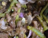 A picture of step 7 of Dry Beef chilli with garlic rice.