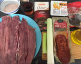 Foto del paso 1 de la receta: Solomillo relleno de puerros y chorizo al vino moscatel. Y salsa de chocolate... o brócoli. Keto