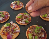 બિસ્કીટ પીઝા (Biscuit Pizza Recipe In Gujarati) રેસીપી સ્ટેપ3ફોટો