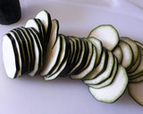 Foto del paso 2 de la receta: Hojaldre con pesto y calabacín