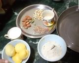 आलू सिंघाड़े आटे की दूध बरिया (aloo singhadeki dudh bariya recipe in hindi) रेसिपी चरण 1 फोटो