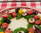 Foto del paso 5 de la receta: Ensalada con forma de corona navideña 🎨 Los colores unidos de la naturaleza en Navidad veraniega 🎄