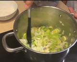 Foto del paso 1 de la receta: Crema de puerros y calabacín