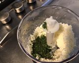 Une image de l'étape 3 de Sauce ail, persil, feta, citron et curcuma (pour poissons).