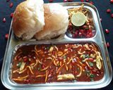 A picture of step 10 of Dabeli Misal.