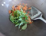 Foto langkah ke 2 dari resep Pindang sambal tomat kemangi.