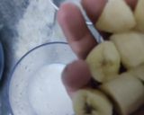 A picture of step 1 of Dates and banana shake.