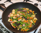 Foto del paso 2 de la receta: Filete de salmón con panache de verduras
