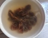 Hình bước làm 1 của món Chè Hạt Sen Nhãn Nhục