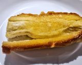 Foto del paso 1 de la receta: HUEVOS Pa Amb Tomaquet 🍅Con Pan🥖Baguette al Ajillo...!