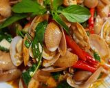 รูปขั้นตอนการทำที่ 4 ของ หอยลายผัดน้ำพริกเผา