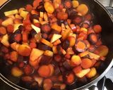 Une image de l'étape 10 de Carottes bicolores sucrées salées à l'ananas, menthe et jus de prunes.