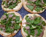 Foto del paso 4 de la receta: Pizzetas con jamón crudo y rúcula