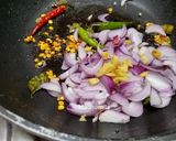 A picture of step 3 of Fried Bhindi Masala.