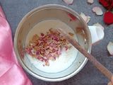रिफ्रेशिंग रोझ लस्सी (Rose Lassi Recipe In Marathi)