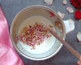 रिफ्रेशिंग रोझ लस्सी (Rose Lassi Recipe In Marathi) रेसिपी स्टेप 3 फोटो 