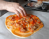 Foto del paso 13 de la receta: Coca salada con escalivada, huevo duro, atún... (con lo que prefieras)