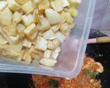 Foto langkah ke 5 dari resep Sambel Goreng Kentang Udang.