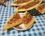 Une image de l'étape 4 de Fatayer aux oignons et tomates.