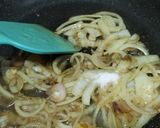 A picture of step 6 of Chinese Style Onion Pork Chop with sweet soya sauce甜豉油洋蔥豬扒.