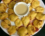 A picture of step 2 of Potato fritters aloo pakoda.