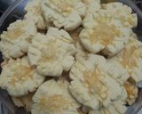 Foto langkah ke 7 dari resep Kue Semprit No Mixer No Oven.