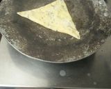 A picture of step 9 of Paneer paratha.