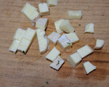 Foto del paso 2 de la receta: Ensalada de berros con queso Camembert y almendras caramelizadas