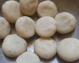 A picture of step 8 of Kakara Pitha (Odisha).