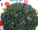 Hình bước làm 2 của món Canh rong biển khô nấu nấm kim châm và thịt bằm