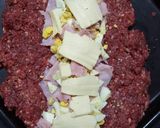 Foto del paso 3 de la receta: Pastel de carne relleno con jamón, queso y huevo!