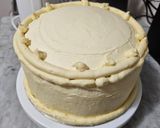 Foto del paso 35 de la receta: Memory Cake de Vainilla, Dulce de Leche y Buttercream de Chocolate Blanco (Torta de cumpleaños)