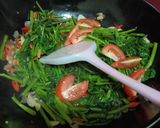 Foto langkah ke 6 dari resep Kangkung Tumis Saus Tiram.