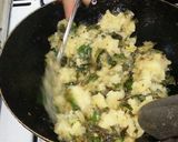 A picture of step 5 of Aloo palak paratha.